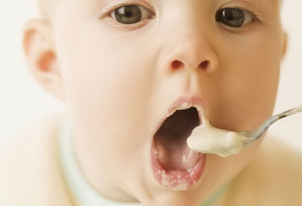 01_baby_eating-7441810